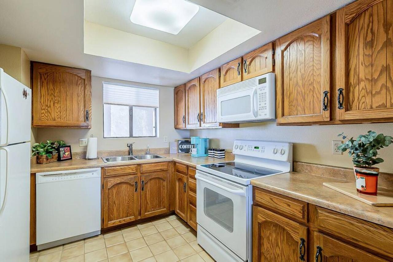 Cozy 2 Bedroom Condo With Golf Course Views ميسا، أريزونا المظهر الخارجي الصورة